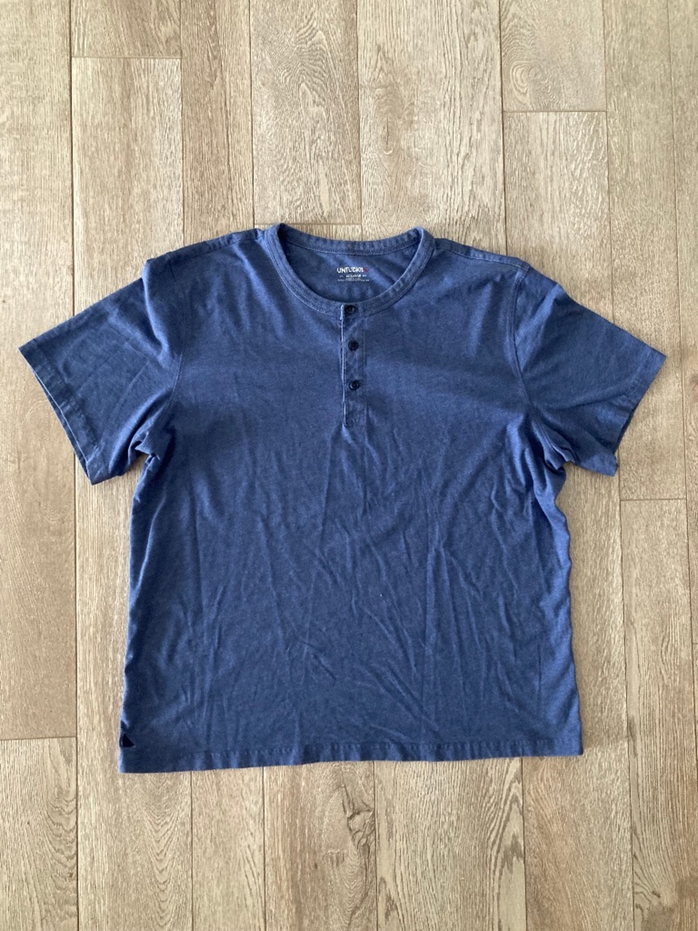 UNTUCKit Henley Shirt Men's XXL Blue Short Sleeve 3 Button Cotton Blend Tee